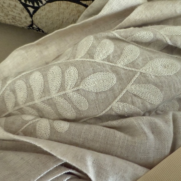 Restoration Hardware Linen and Embroidery Duvet + 2 standard shams - Picture 6 of 7